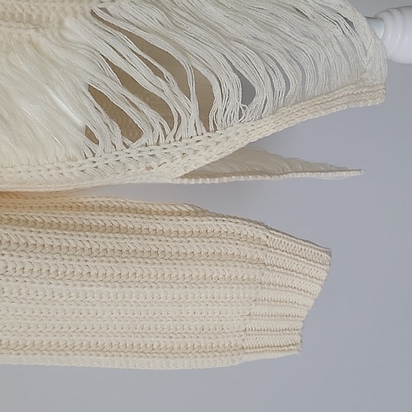 NWT Venus Women Loose Knitted Light Cream Crew Neck Distressed Sweater Size M - Picture 6 of 11